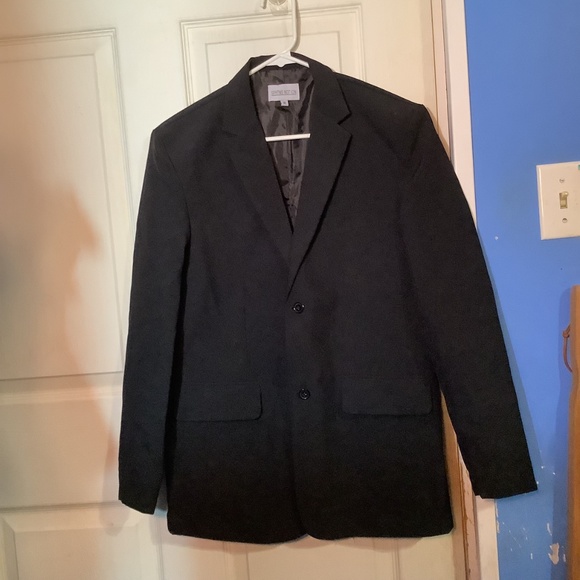 BOYS’ BLACK SPRING NOTION TUXEDO SUIT JACKET, VEST, & PANTS Size 18 - Picture 6 of 16